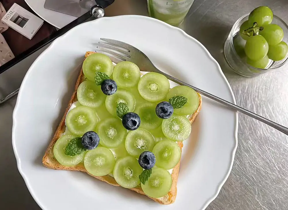 shine muscat grapes calories